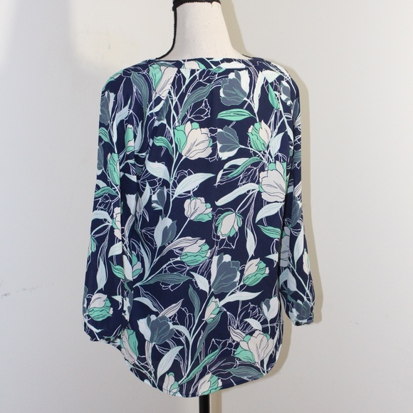 Banana Republic, floral blouse with 3/4 sleeves - Picture 2 of 5